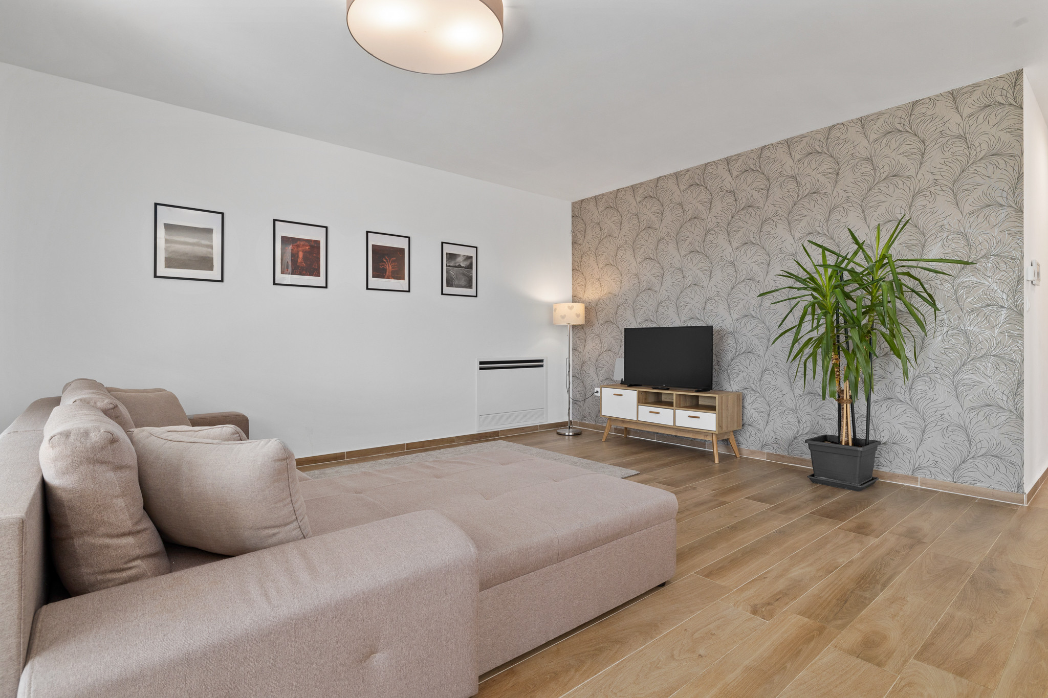 PREDANÉ- 4 IZBOVÝ- BUNGALOV-109m2- MILOSLAVOV