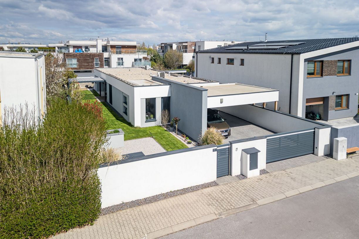 REZERVOVANÉ-PREDAJ- 5-IZBOVÝ- BUNGALOV- GARDENS- SENEC