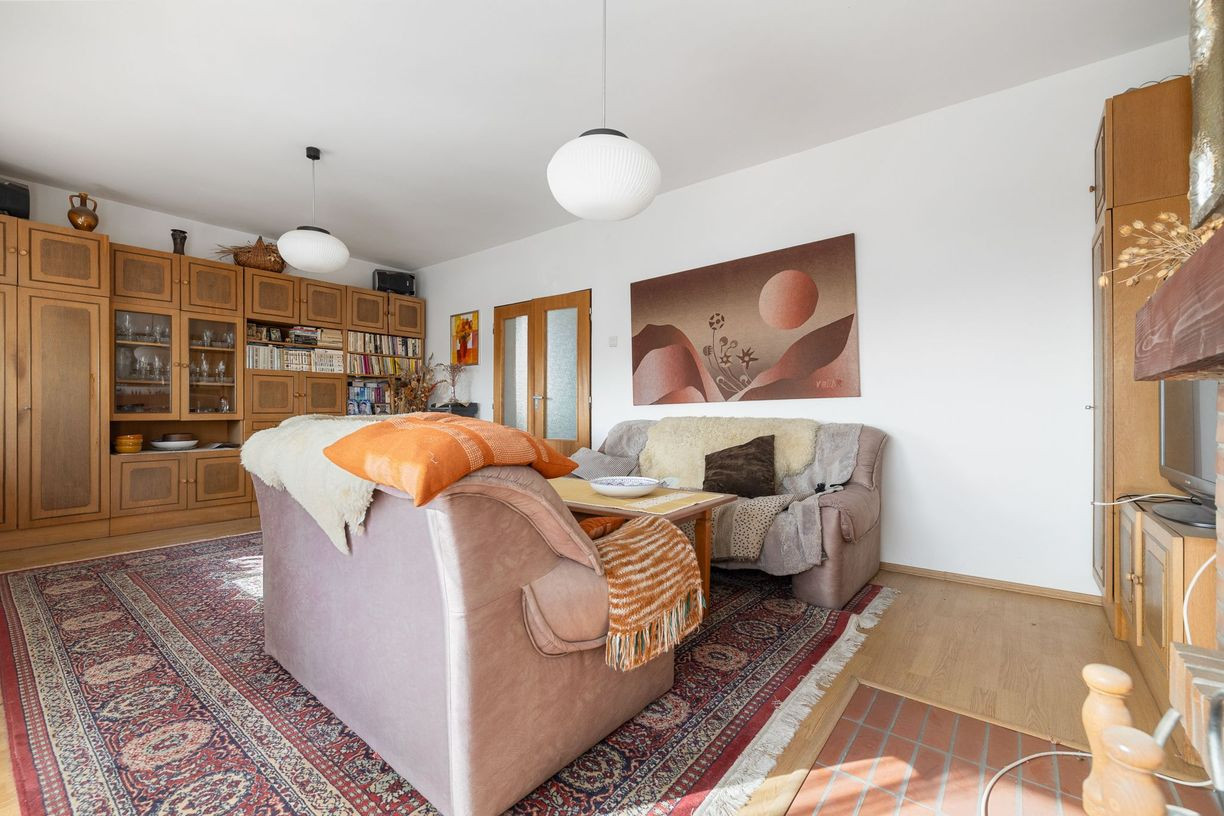 PREDAJ- 5-IZBOVÝ- RODINNÝ DOM- DVOJGARÁŽ- KRÁĽOVSKÉ ÚDOLIE