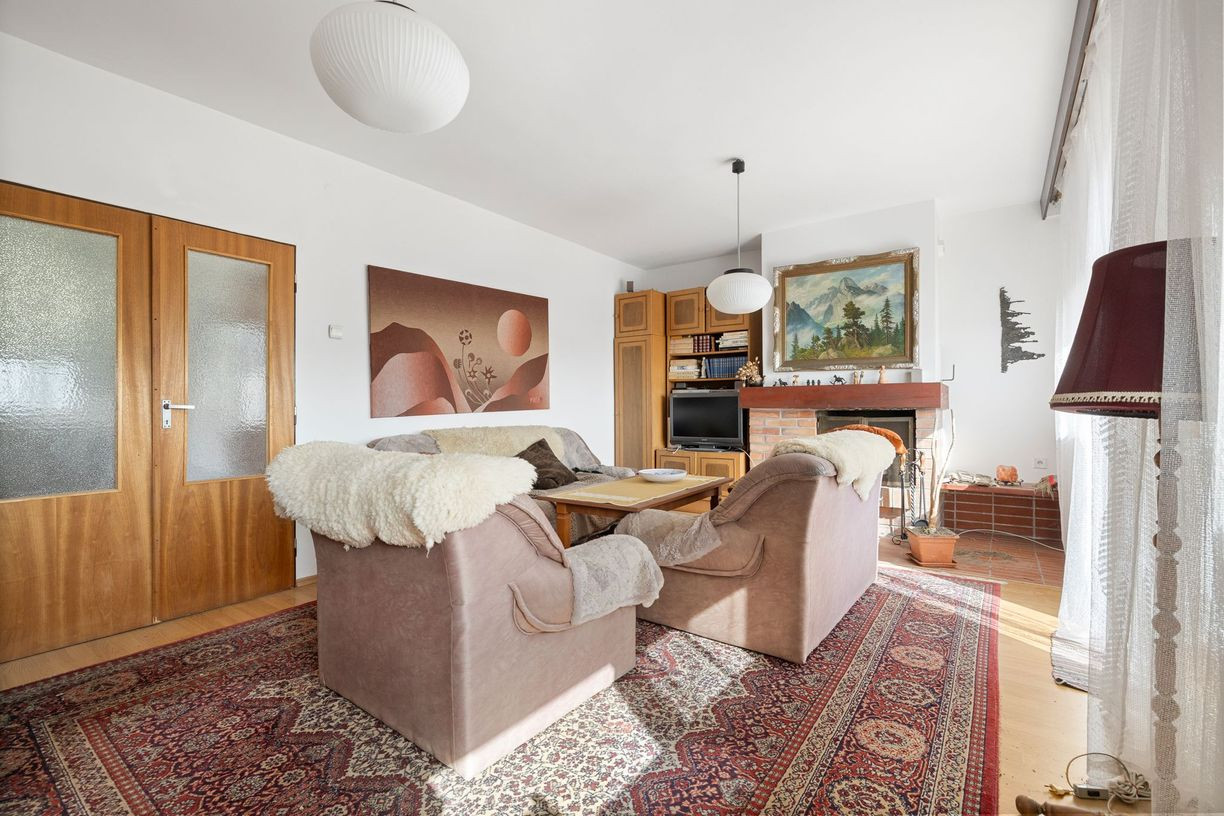 PREDAJ- 5-IZBOVÝ- RODINNÝ DOM- DVOJGARÁŽ- KRÁĽOVSKÉ ÚDOLIE