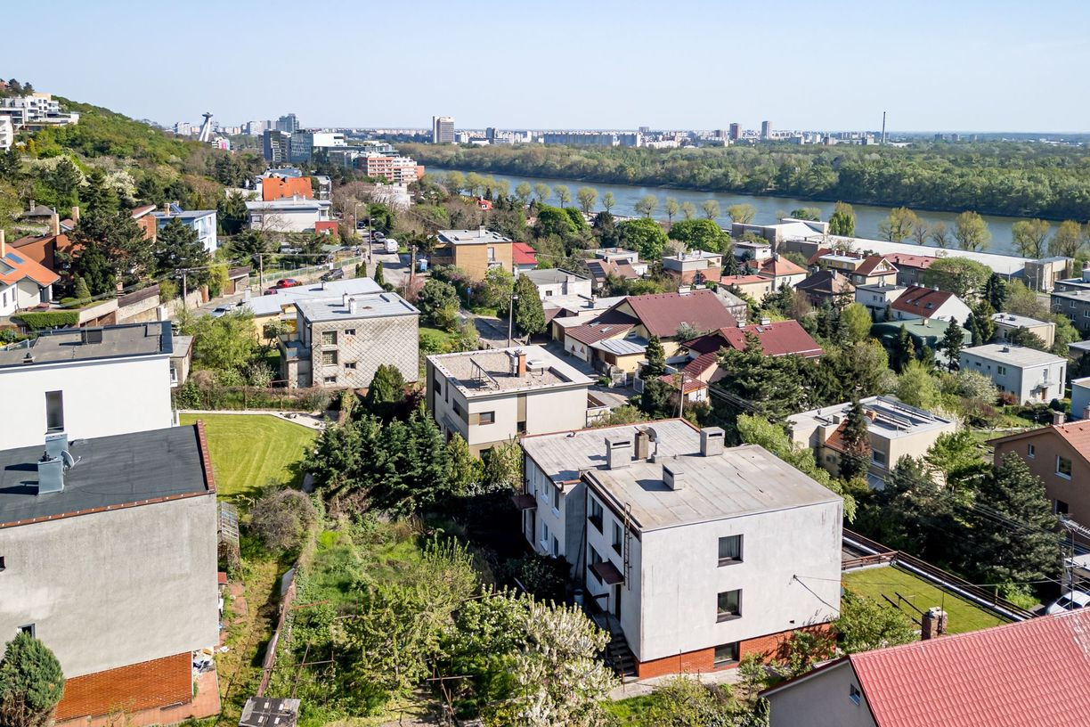 PREDAJ- 5-IZBOVÝ- RODINNÝ DOM- DVOJGARÁŽ- KRÁĽOVSKÉ ÚDOLIE