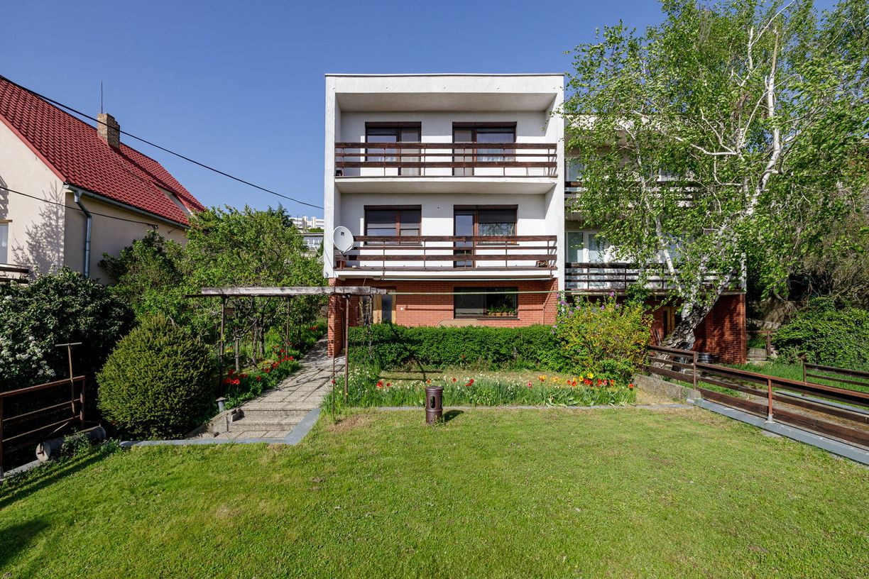 PREDAJ- 5-IZBOVÝ- RODINNÝ DOM- DVOJGARÁŽ- KRÁĽOVSKÉ ÚDOLIE