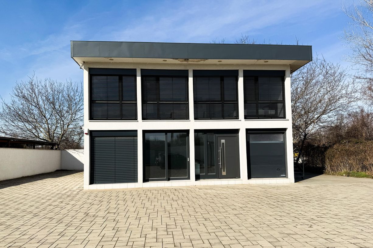 BE.LIVE COMPANY- PREDAJ- 1000m2- KOMERČNÝ PRIESTOR- RUŽINOV