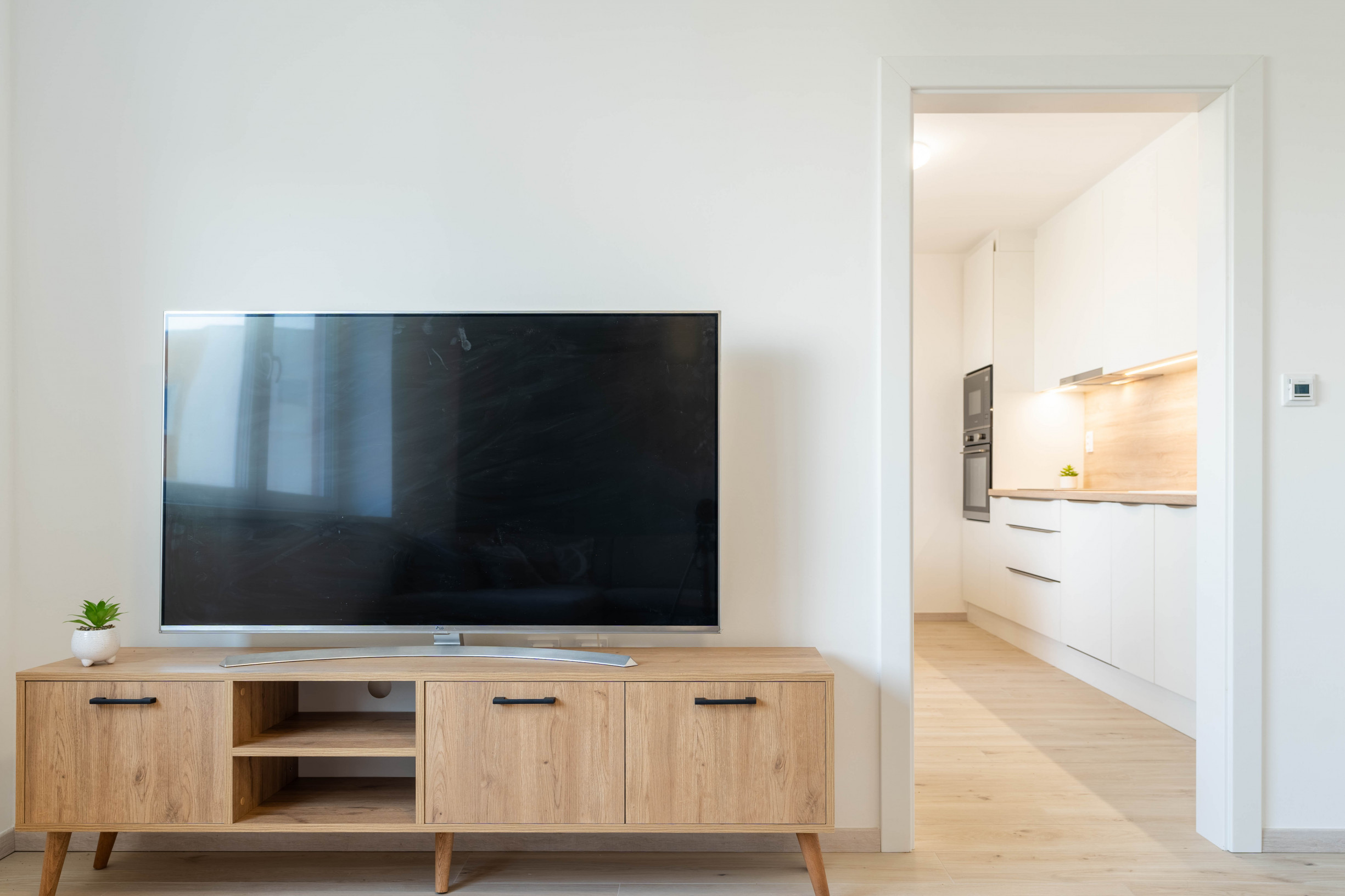 PRENAJATÉ - PRENÁJOM- 2-IZBOVÝ BYT- NOVOSTAVBA- ŠÁMOT