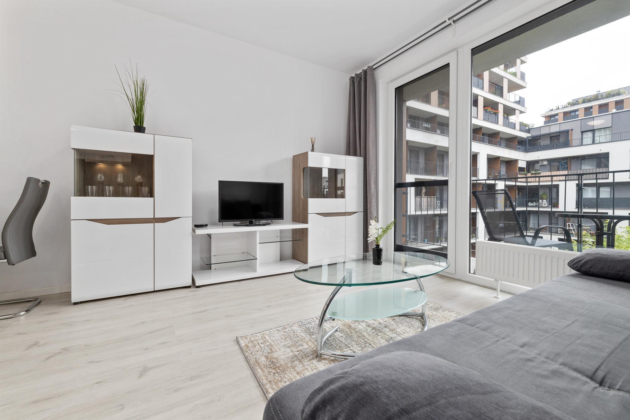 PREDANÉ - PREDAJ- 1-IZBOVÝ BYT- S BALKÓNOM- PETRŽALKA