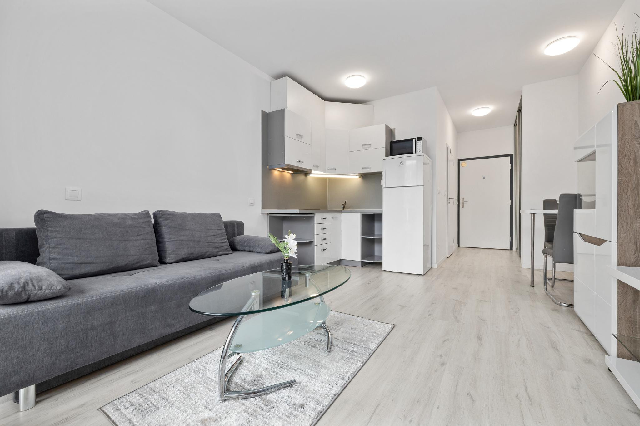 PREDANÉ - PREDAJ- 1-IZBOVÝ BYT- S BALKÓNOM- PETRŽALKA