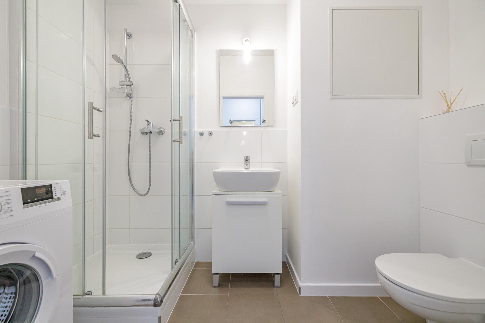 PREDANÉ - PREDAJ- 1-IZBOVÝ BYT- S BALKÓNOM- PETRŽALKA