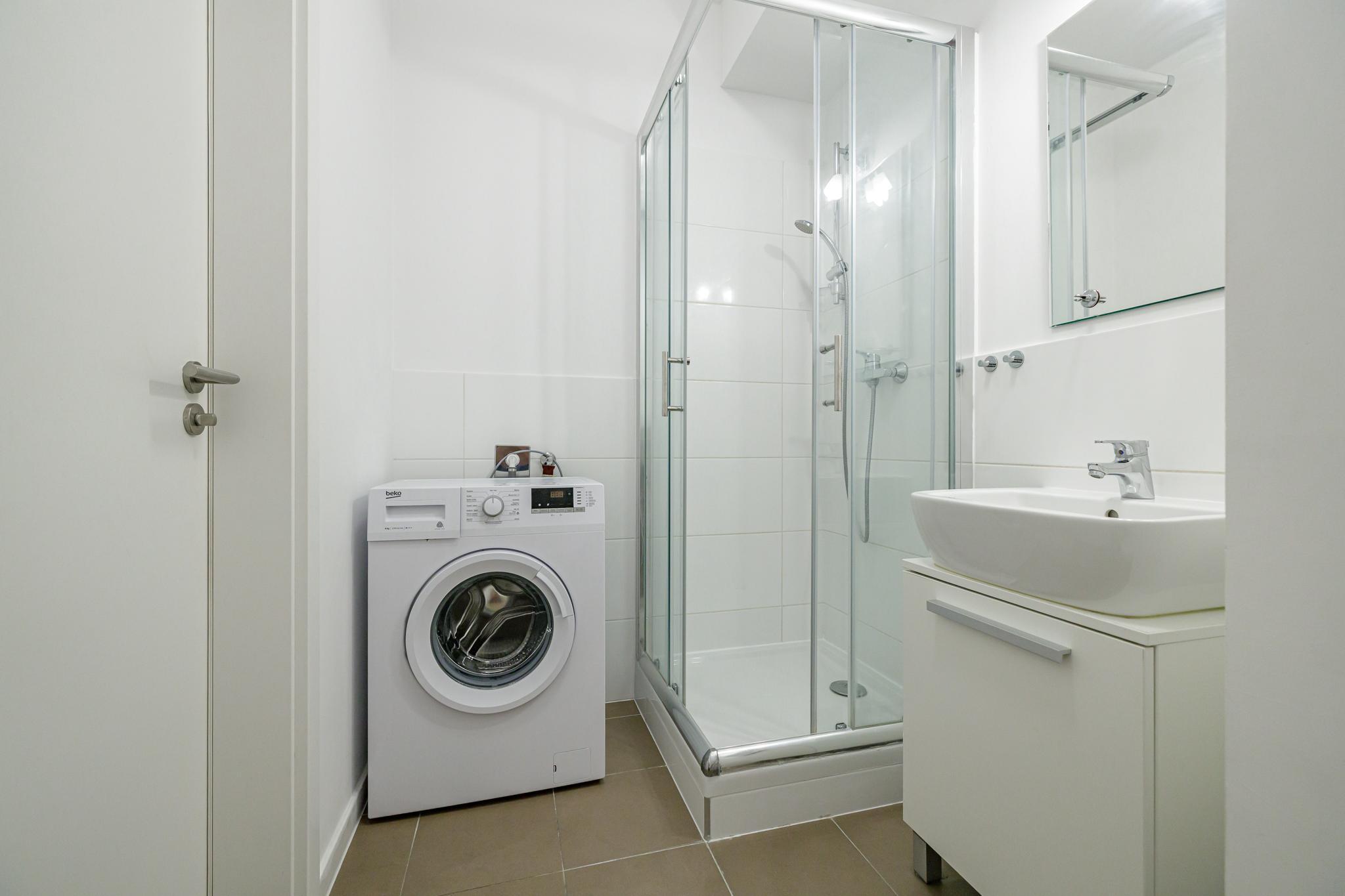 PREDANÉ - PREDAJ- 1-IZBOVÝ BYT- S BALKÓNOM- PETRŽALKA