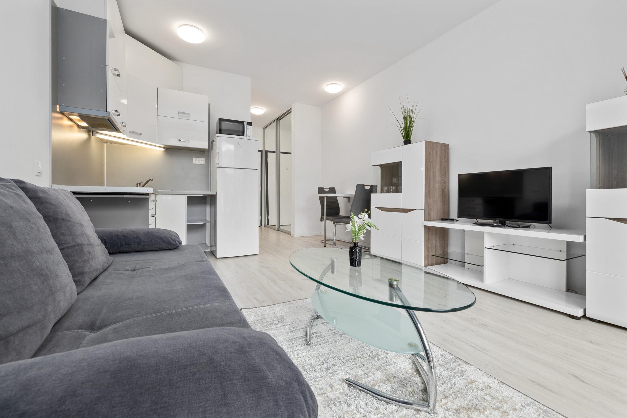 PREDANÉ - PREDAJ- 1-IZBOVÝ BYT- S BALKÓNOM- PETRŽALKA