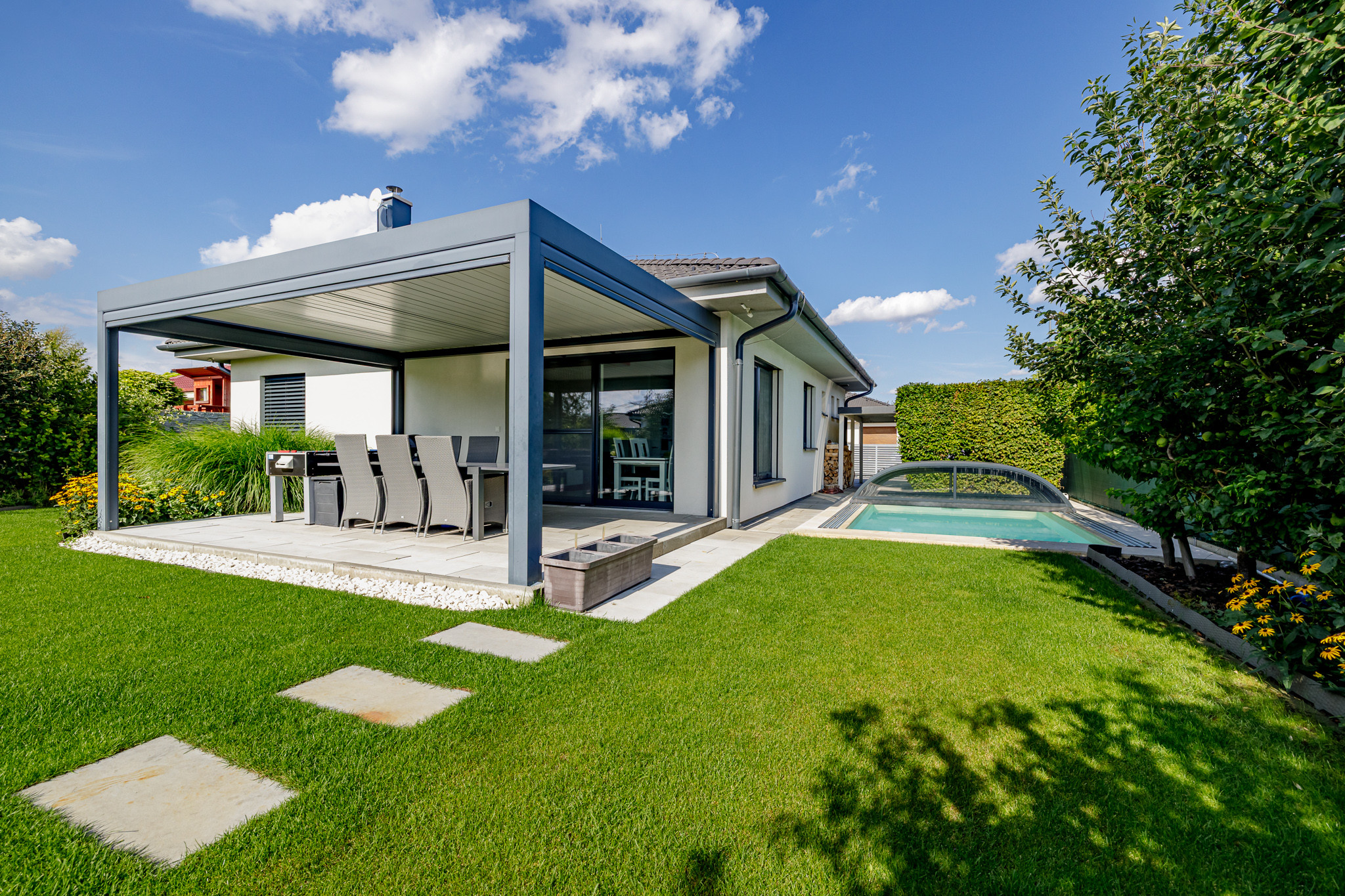 REZERVOVANÉ- SMART- BUNGALOV-  4IZBOVÝ- BAZÉN- BERNOLÁKOVO