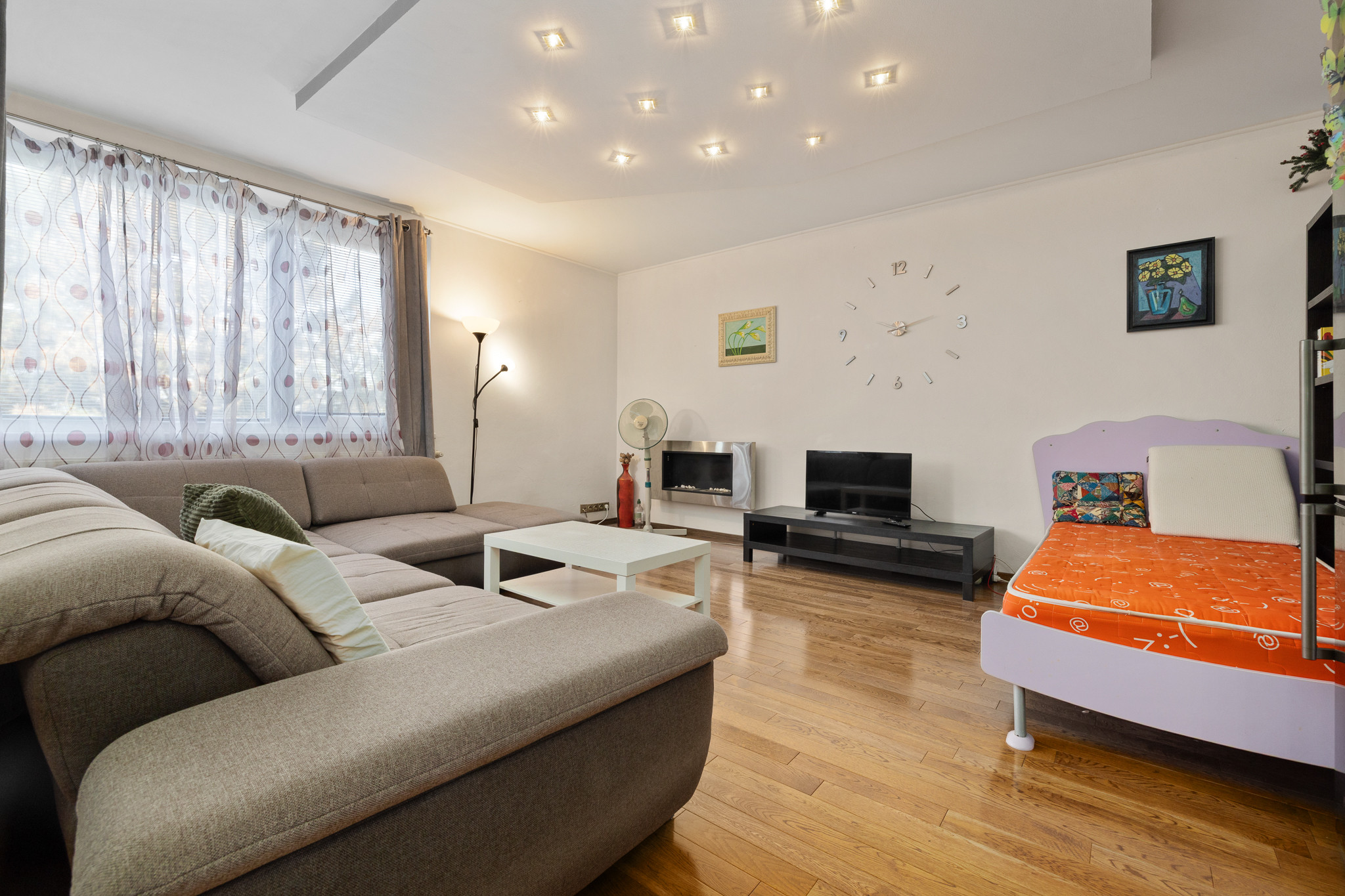 PREDAJ- MODERNÝ- 3IZBOVÝ BYT- PARKOVACIE MIESTO-STARÉ MESTO