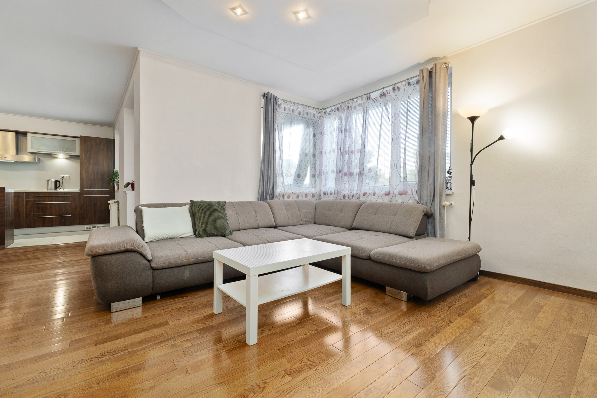 PREDAJ- MODERNÝ- 3IZBOVÝ BYT- PARKOVACIE MIESTO-STARÉ MESTO