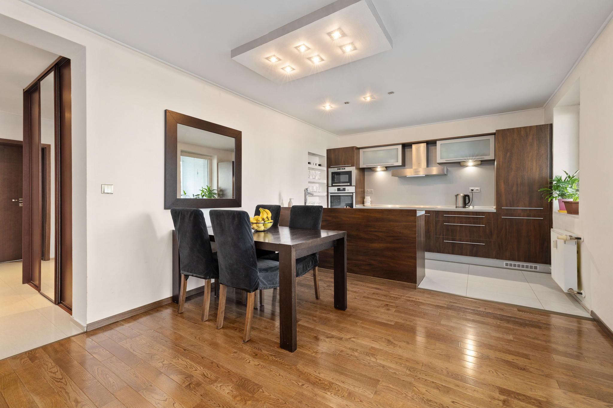 PREDAJ- MODERNÝ- 3IZBOVÝ BYT- PARKOVACIE MIESTO-STARÉ MESTO