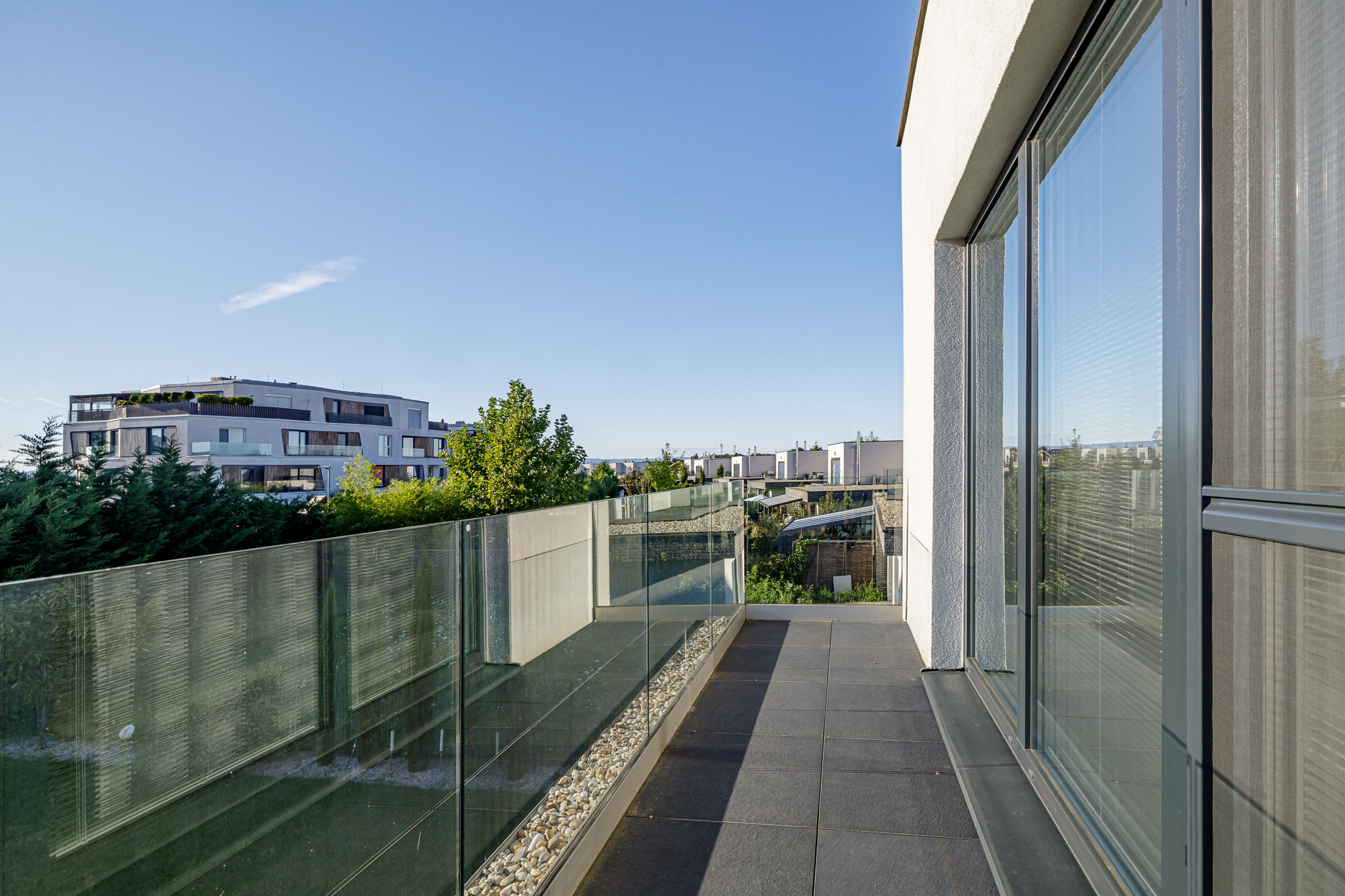 PRENÁJOM- 4-IZBOVÝ MODERNÝ- RODINNÝ DOM- MALINOVO/ TRI VODY