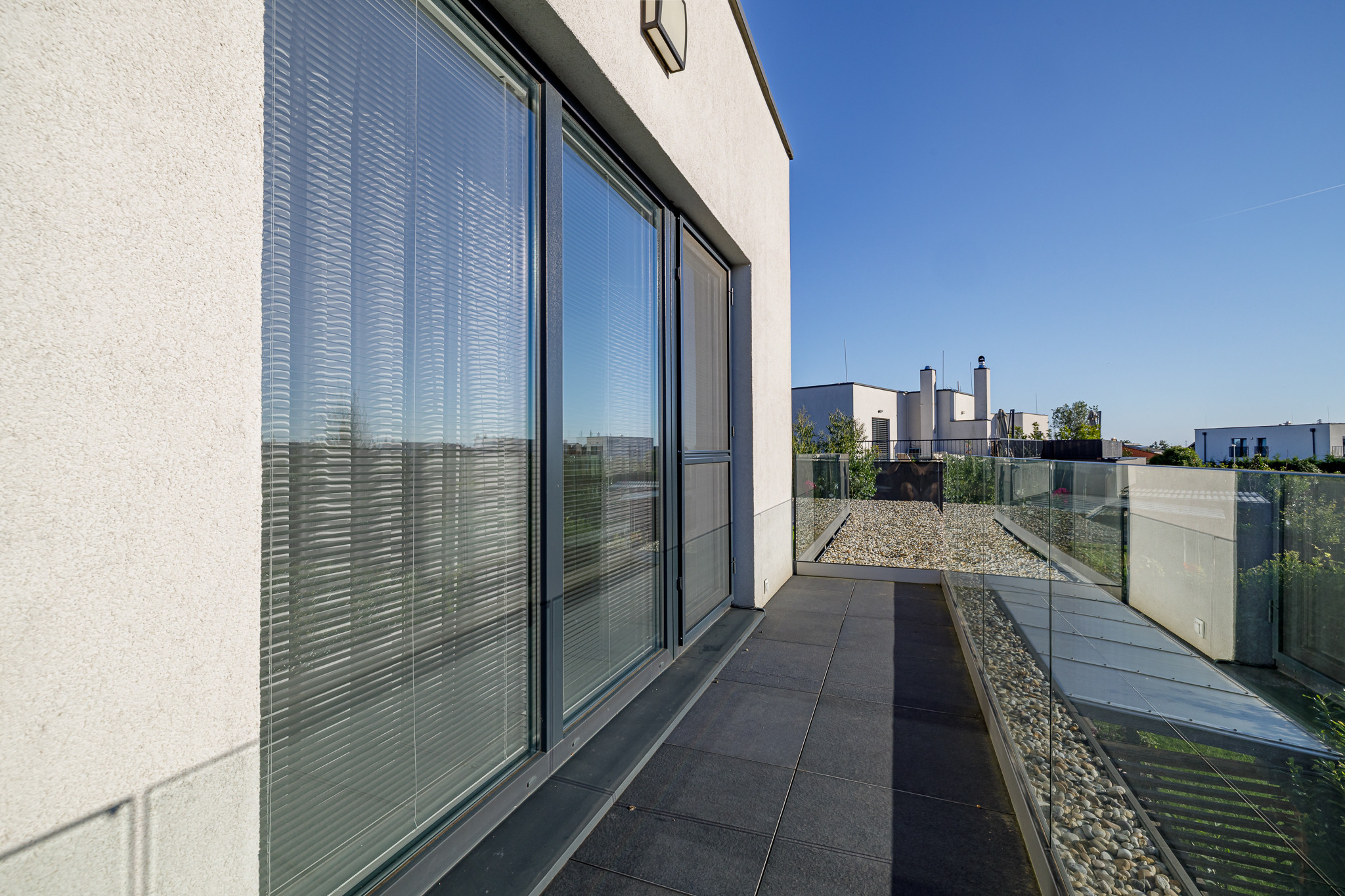 PRENÁJOM- 4-IZBOVÝ MODERNÝ- RODINNÝ DOM- MALINOVO/ TRI VODY