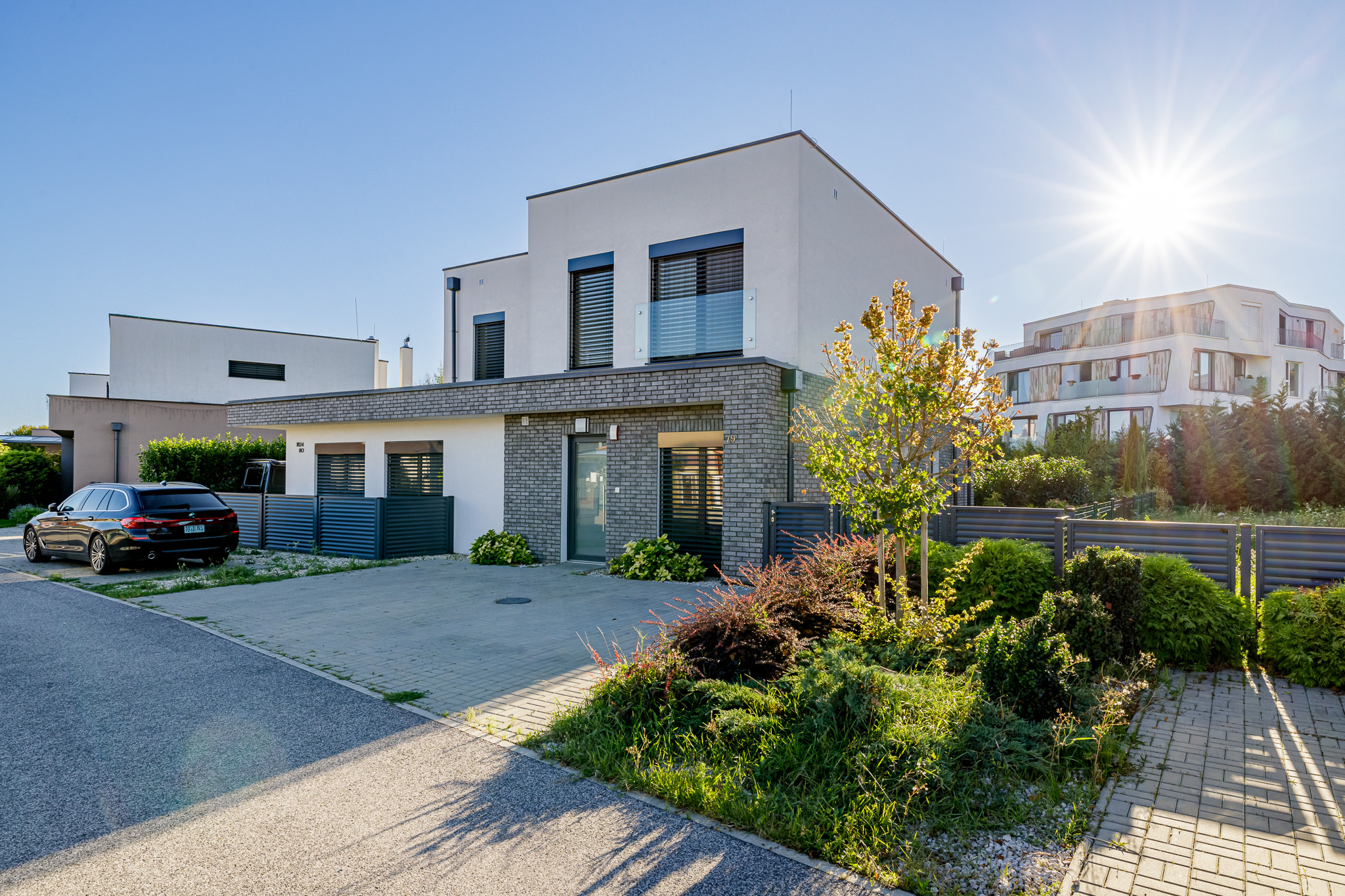 PRENÁJOM- 4-IZBOVÝ MODERNÝ- RODINNÝ DOM- MALINOVO/ TRI VODY