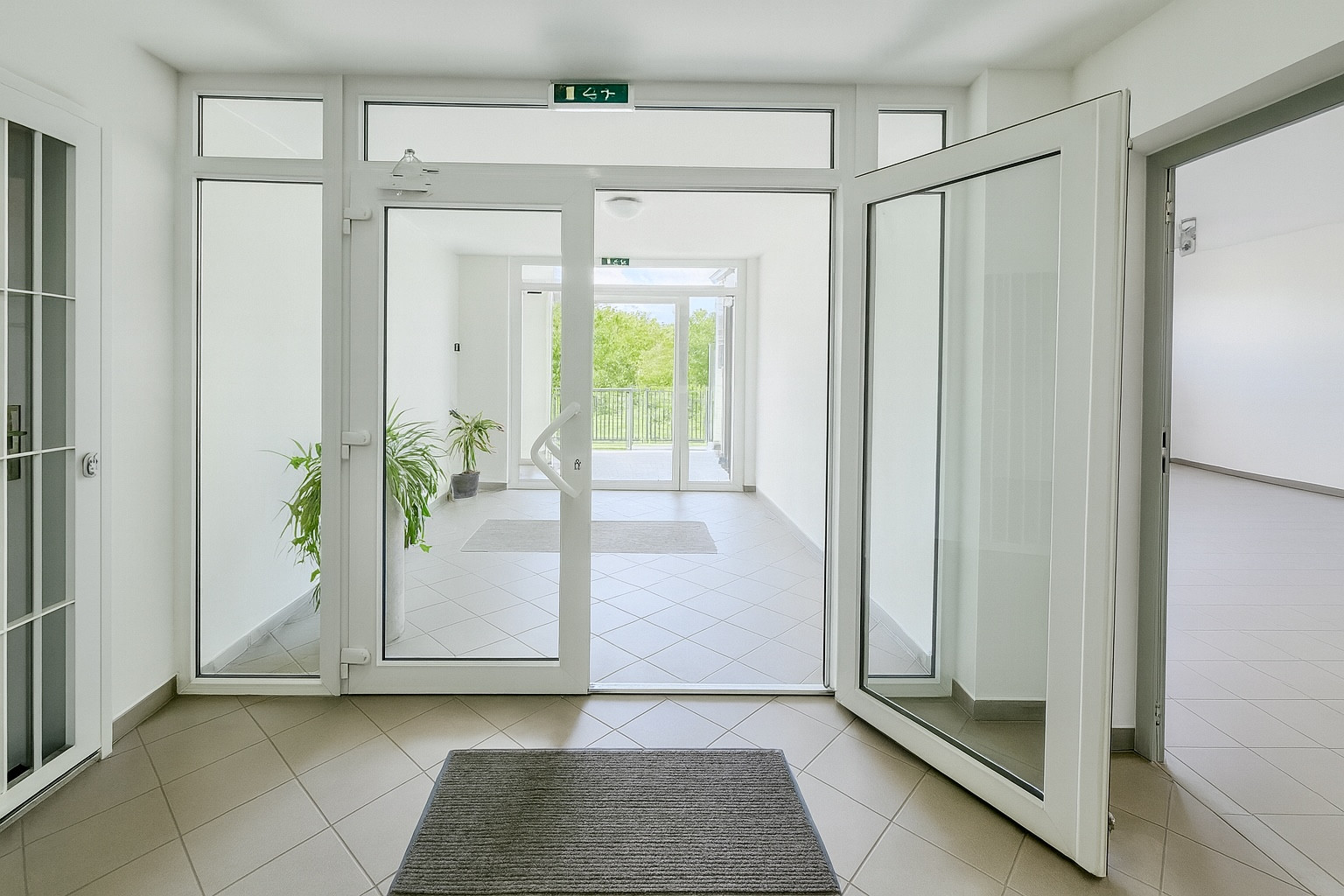 PRENÁJOM- NEBYTOVÉHO PRIESTORU- KADNÁROVÁ ULICA- RAČA- BA