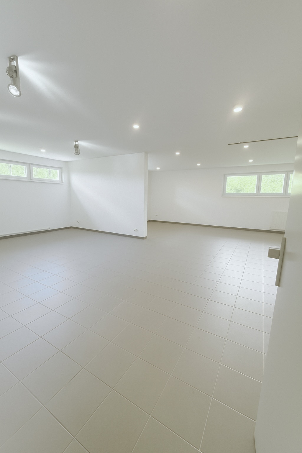 PRENÁJOM- NEBYTOVÉHO PRIESTORU- KADNÁROVÁ ULICA- RAČA- BA