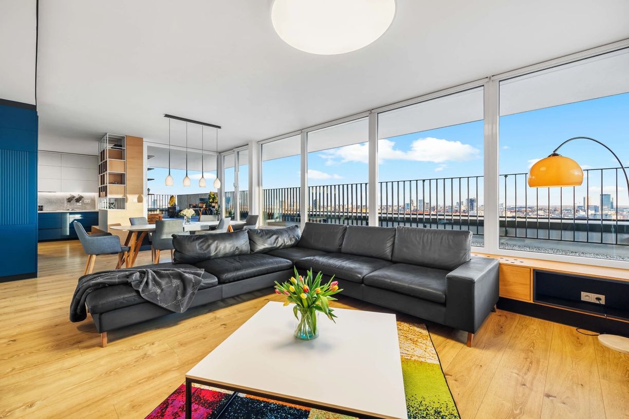 OFF PONUKA - LUXUSNÝ PENTHOUSE - PANORAMATICKÝ VÝHĽAD- TERASA- 4-IZBOVÝ - KOLIBA