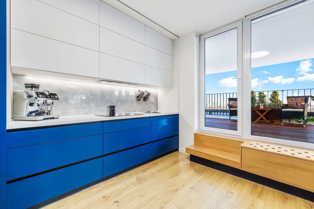 OFF PONUKA - LUXUSNÝ PENTHOUSE - PANORAMATICKÝ VÝHĽAD- TERASA- 4-IZBOVÝ - KOLIBA