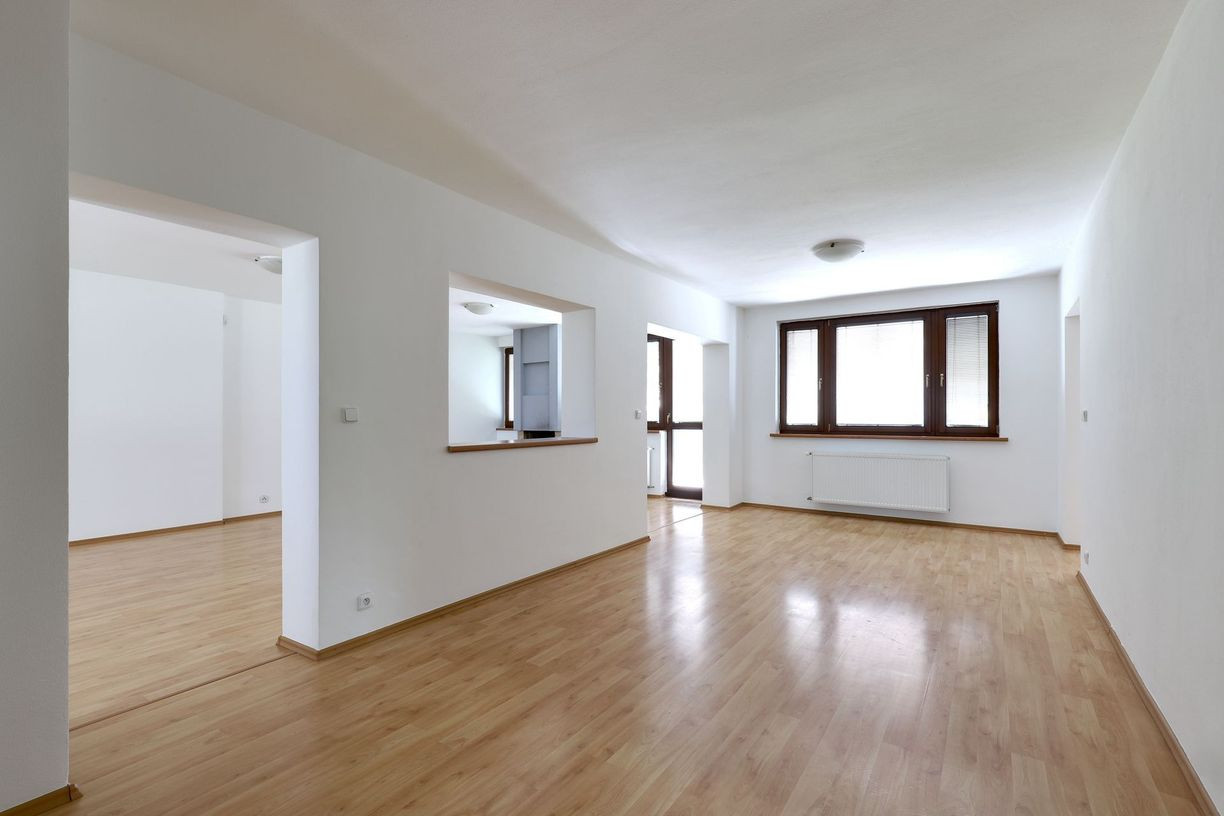 OFF PONUKA - PRIESTRANNÝ 8-IZBOVÝ DOM – TICHÁ VILOVÁ ŠTVRŤ – MOŽNOSŤ 2 BYTOVÝCH JEDNOTIEK – DÚBRAVKA