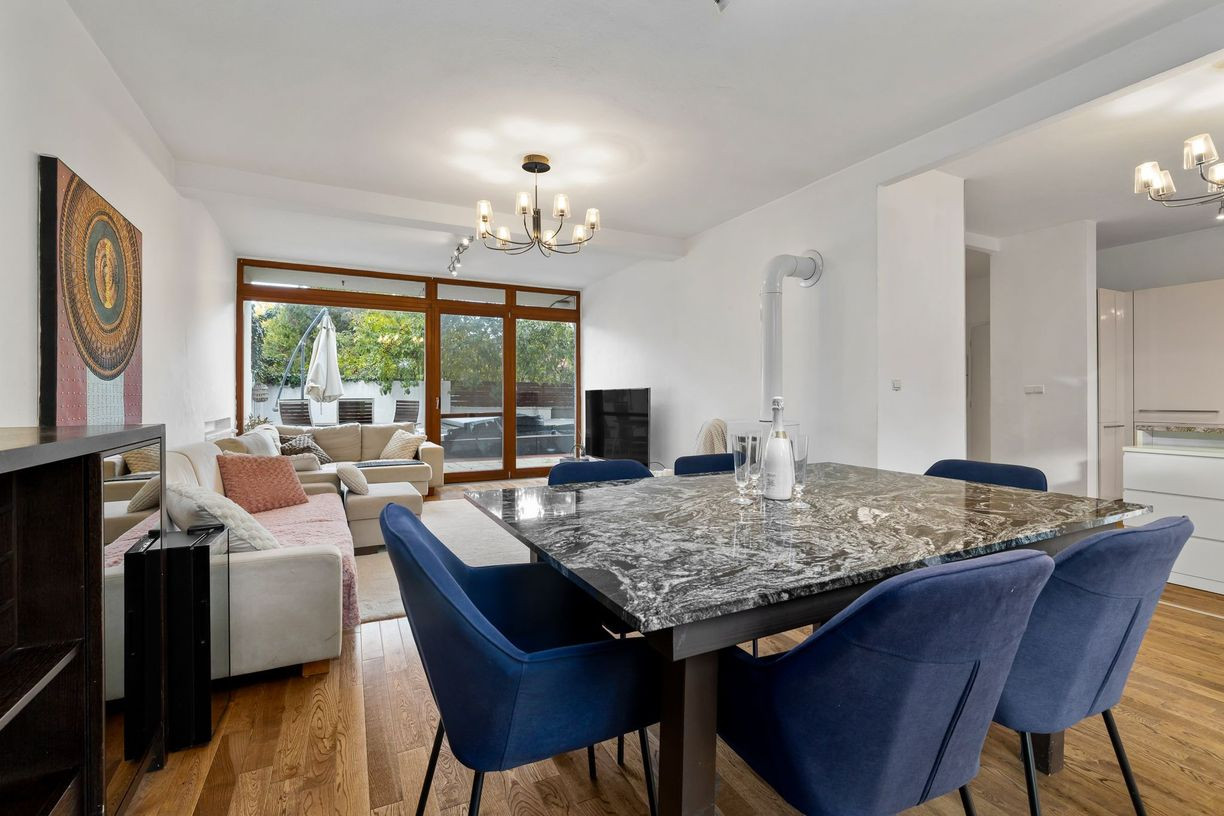 PREDAJ- INVESTIČNÝ- 5- IZBOVÝ- DOM- S BAZÉNOM- KARLOVÁ VES- BRATISLAVA 