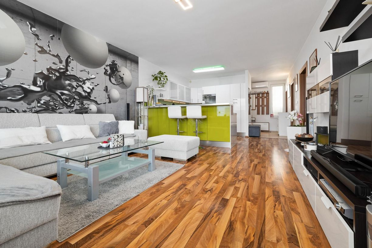 BE.LIVE COMPANY- PREDAJ- KRÁSNY VEĽKOMETRÁŽNY 2i BYT- S GARÁŽOVÝM STÁTÍM A PIVNICOU