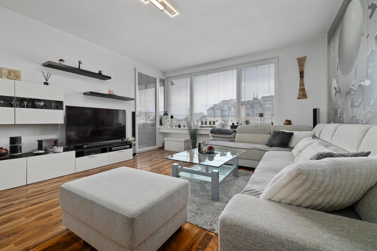 BE.LIVE COMPANY- PREDAJ- KRÁSNY VEĽKOMETRÁŽNY 2i BYT- S GARÁŽOVÝM STÁTÍM A PIVNICOU