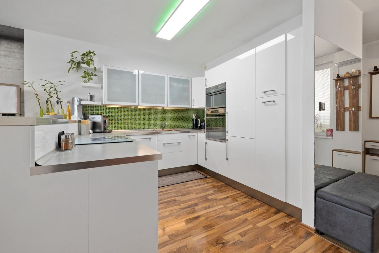 BE.LIVE COMPANY- PREDAJ- KRÁSNY VEĽKOMETRÁŽNY 2i BYT- S GARÁŽOVÝM STÁTÍM A PIVNICOU