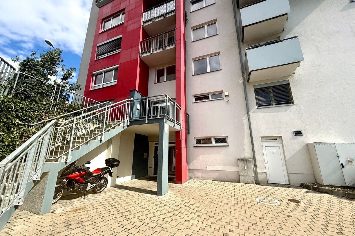 BE.LIVE COMPANY- PRENÁJOM- NEBYTOVÉHO PRIESTORU- KADNÁROVÁ ULICA- RAČA- BA