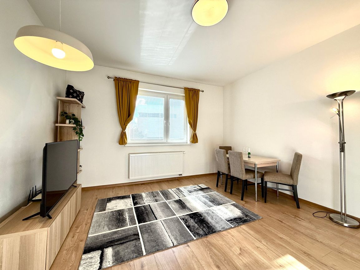 BE.LIVE COMPANY- PRENÁJOM- SVETLÝ- PRIESTRANNÝ- 3-IZBOVÝ BYT- STARÉ MESTO 