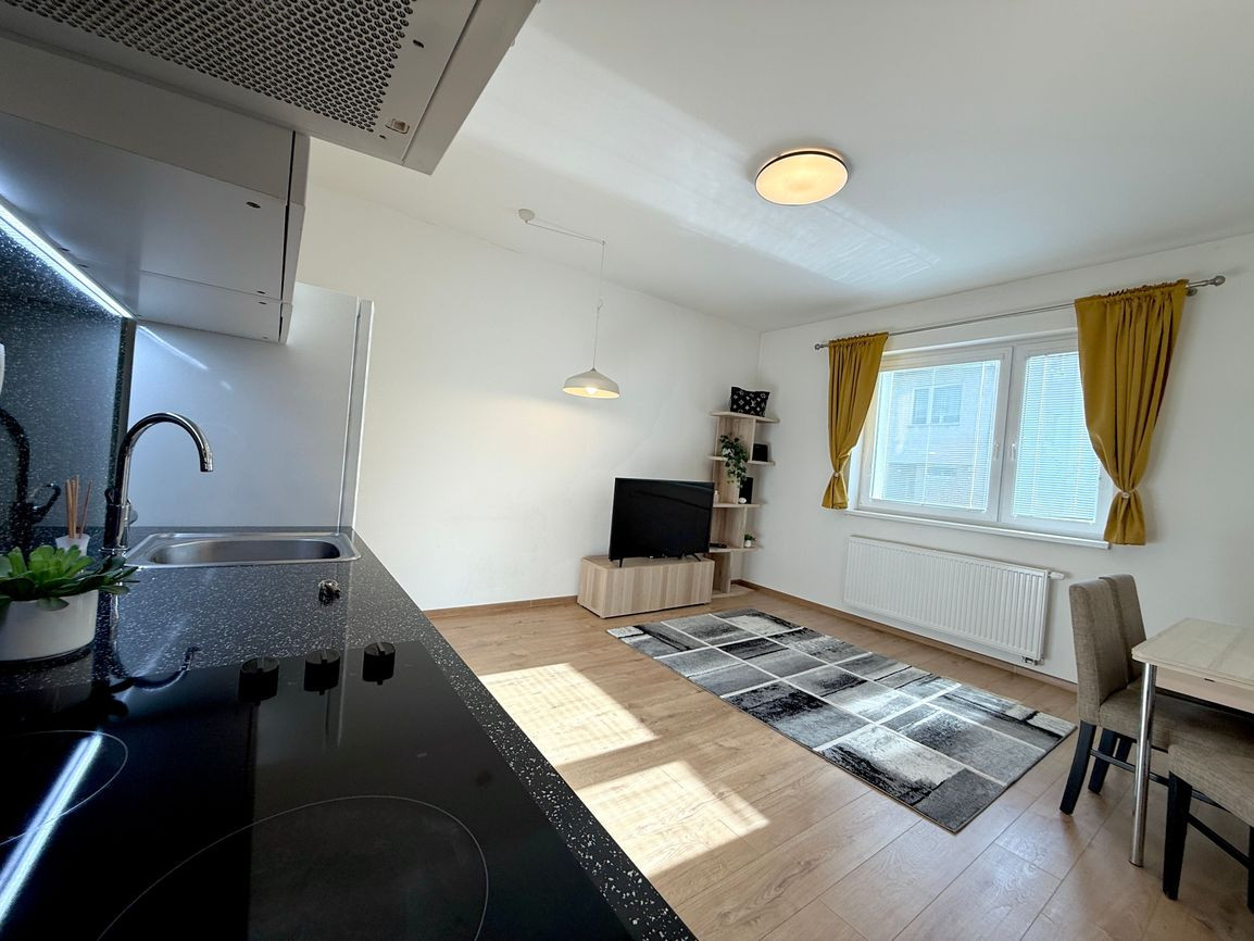 BE.LIVE COMPANY- PRENÁJOM- SVETLÝ- PRIESTRANNÝ- 3-IZBOVÝ BYT- STARÉ MESTO 