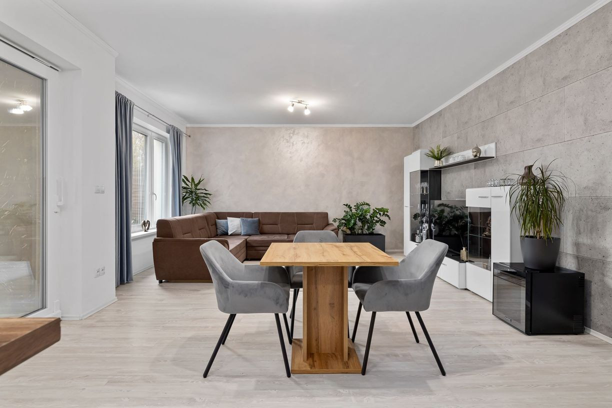 BE.LIVE COMPANY- NA PREDAJ- ELEGANTNÝ- 3-IZBOVÝ BYT- PREMENENÝ- NA PRIESTRANNÝ- MODERNÝ- 2-IZBOVÝ- SO ZÁHRADOU- MALÝ BIEL