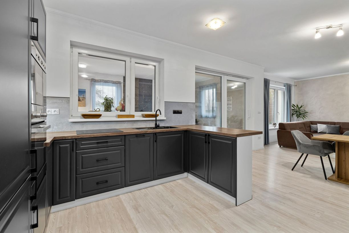 BE.LIVE COMPANY- NA PREDAJ- ELEGANTNÝ- 3-IZBOVÝ BYT- PREMENENÝ- NA PRIESTRANNÝ- MODERNÝ- 2-IZBOVÝ- SO ZÁHRADOU- MALÝ BIEL