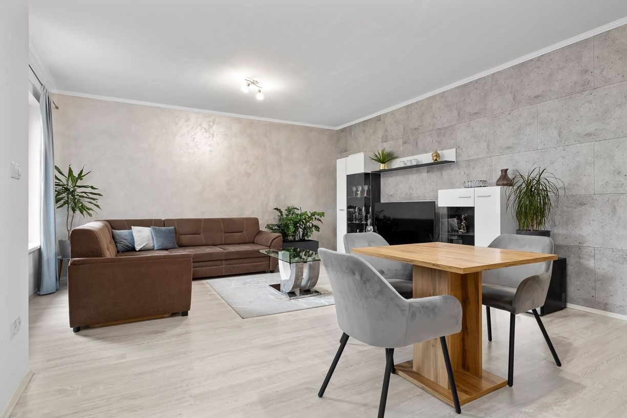 BE.LIVE COMPANY- NA PREDAJ- ELEGANTNÝ- 3-IZBOVÝ BYT- PREMENENÝ- NA PRIESTRANNÝ- MODERNÝ- 2-IZBOVÝ- SO ZÁHRADOU- MALÝ BIEL