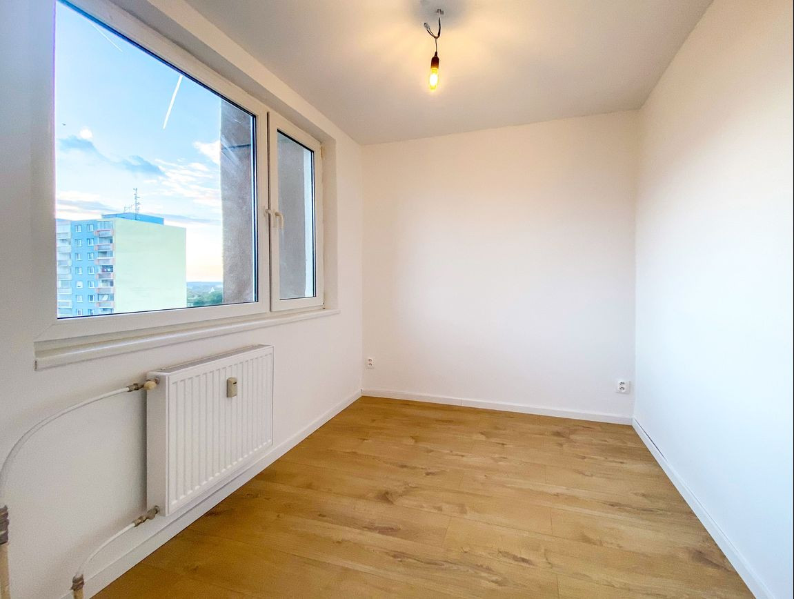 NA PREDAJ – 1,5-IZBOVÝ BYT PO KOMPLETNEJ REKONŠTRUKCII – ZASKLENÁ LOGGIA – KLIMATIZÁCIA – TICHÁ LOKALITA – DEVÍNSKA NOVÁ VES