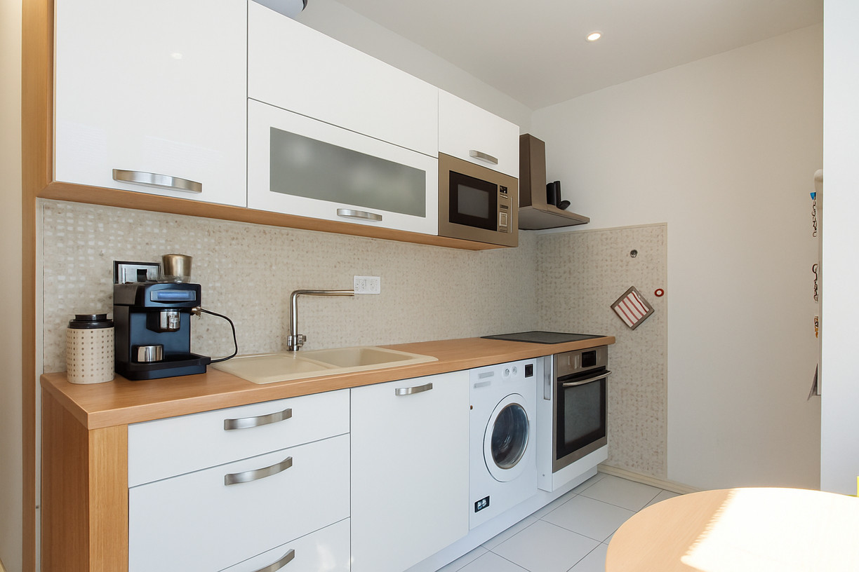 NA PREDAJ –  2-IZBOVÝ BYT PO KOMPLETNEJ REKONŠTRUKCII – BALKÓN – TEHLOVÝ DOM – RUŽINOV