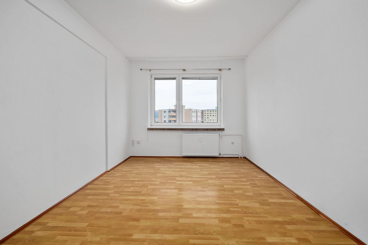 BE.LIVE COMPANY - NA PREDAJ - NADŠTANDARDNE VEĽKÝ 1-IZBOVÝ BYT S BALKÓNOM – SKVELÁ DISPOZÍCIA A NÁDHERNÝ VÝHĽAD