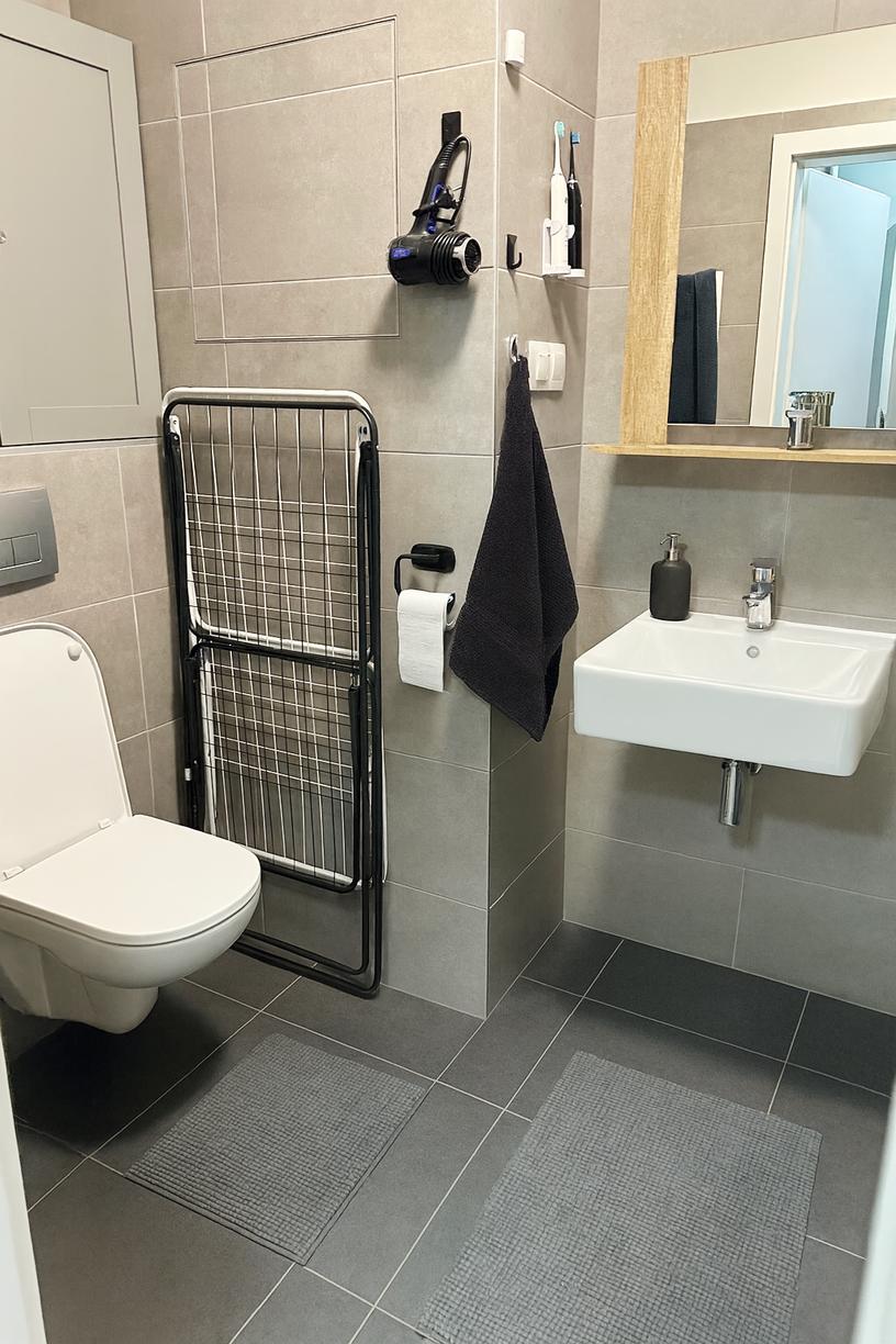 NA PREDAJ - 1-IZBOVÝ BYT S BALKÓNOM V PROJEKTE SLNEČNICE – KOMPLETNE ZARIADENÝ – KLIMATIZÁCIA – NOVOSTAVBA