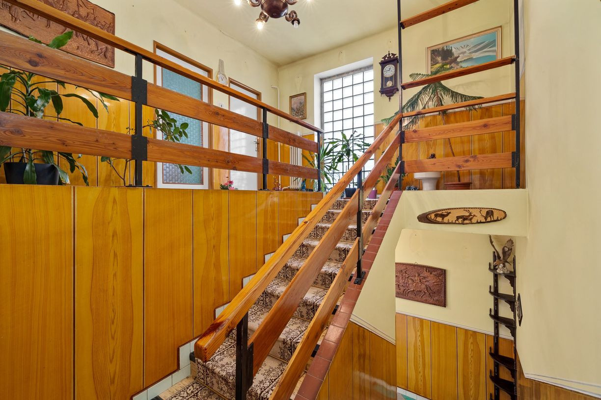 BE.LIVE COMPANY- NA PREDAJ- RODINNÝ DOM- S VEĽKORYSÝM POZEMKOM 2278m2- VLKY 