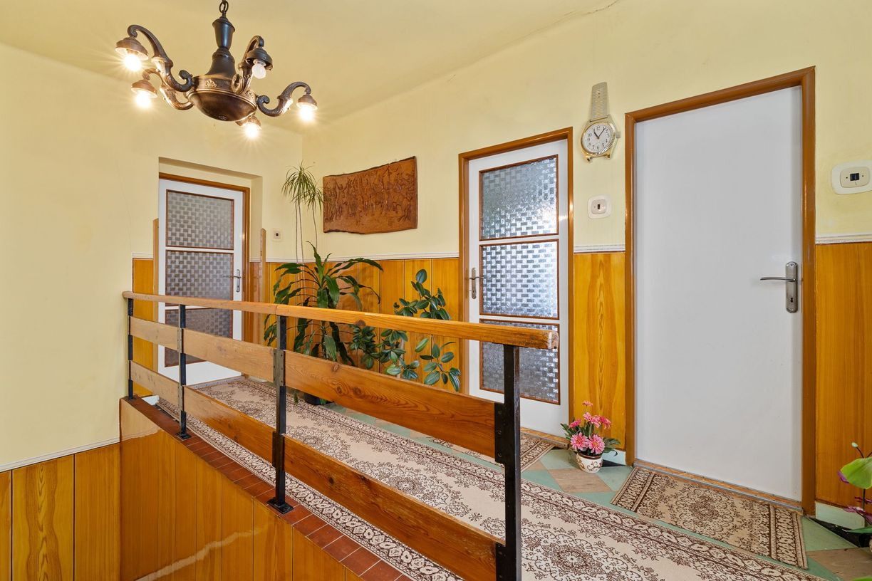 BE.LIVE COMPANY- NA PREDAJ- RODINNÝ DOM- S VEĽKORYSÝM POZEMKOM 2278m2- VLKY 