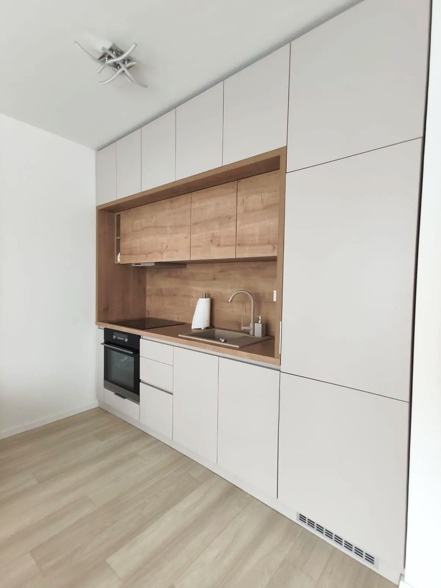 NA PREDAJ – MODERNÝ 1-IZBOVÝ BYT S BALKÓNOM – KOMPLETNE ZARIADENÝ – NOVOSTAVBA – PROJEKT JARABINKY – RUŽINOV