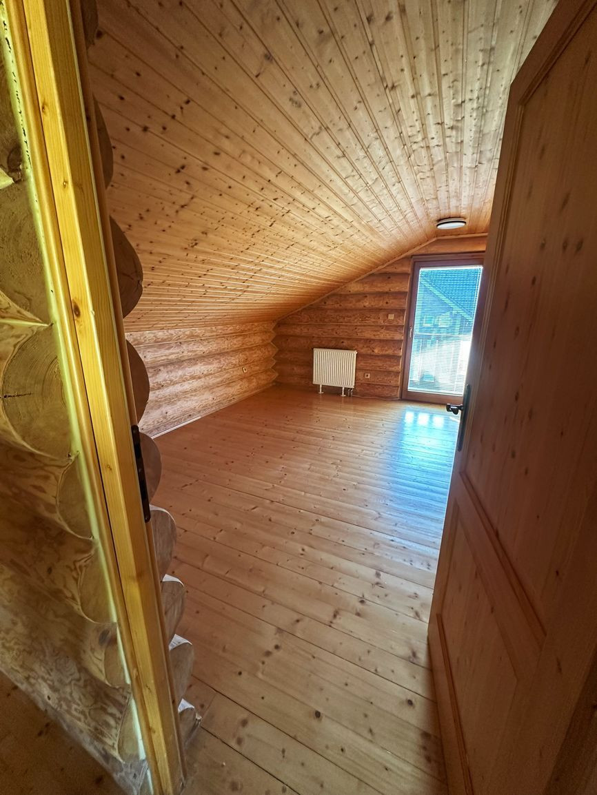 BE.LIVE COMPANY – NA PREDAJ – ORIGINÁLNY KANADSKÝ ZRUB – KRB, SAUNA - VEĽKORYSÝ POZEMOK PRI LESE - OBEC JAKUBOV 