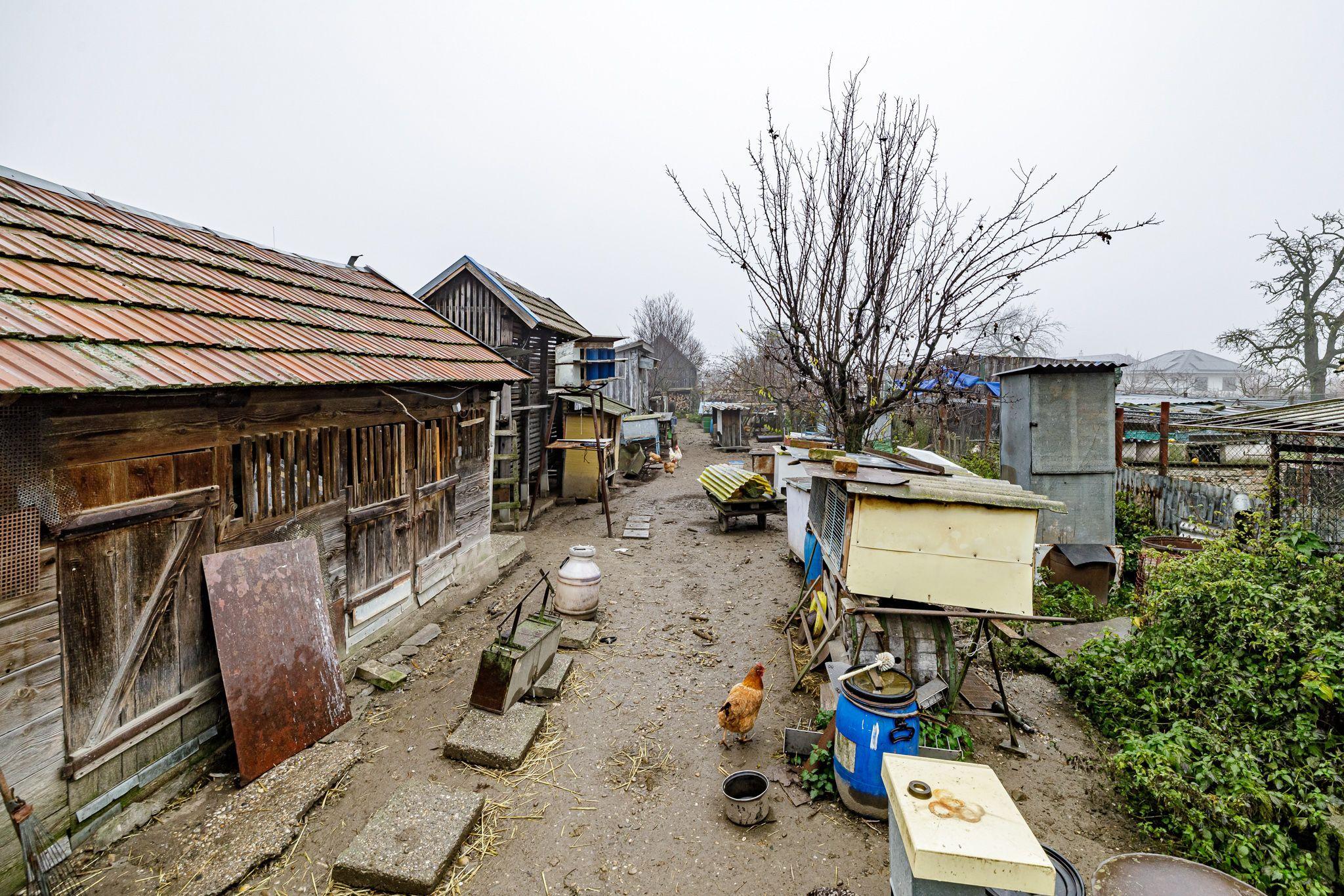NA PREDAJ- STAVEBNÝ POZEMOK 2287m²- RODINNÝ DOM- VLKY- PRI TOMÁŠOVE 