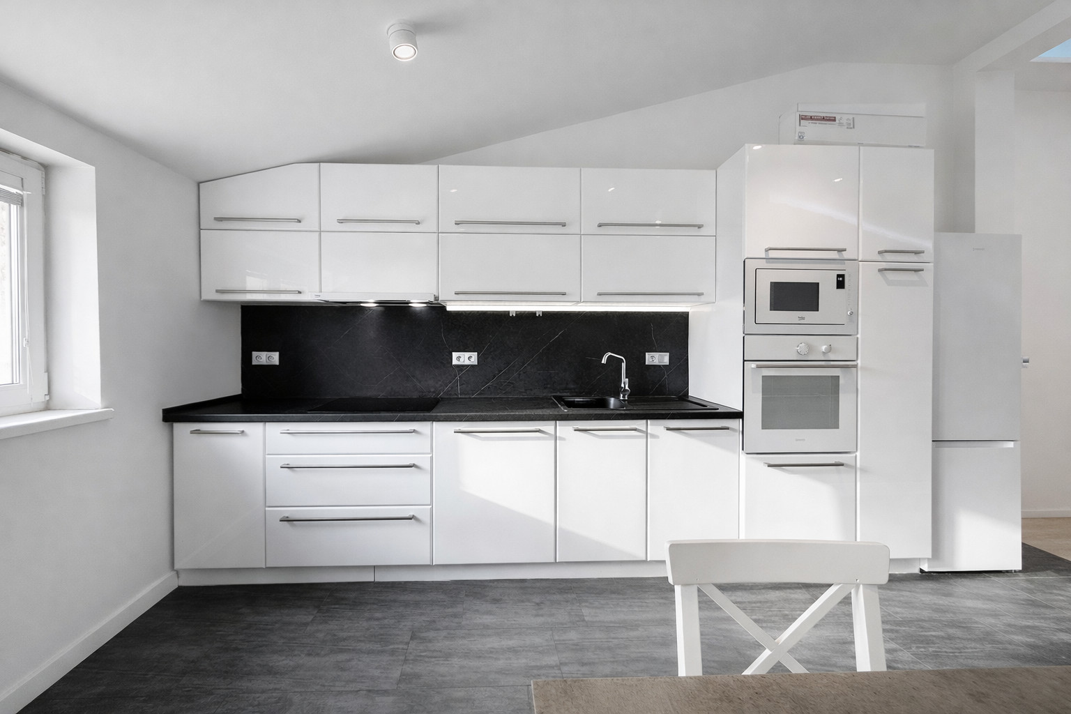 PRENAJATÝ- BE.LIVE COMPANY- PRENÁJOM- 2-IZBOVÝ BYT- S PARKOVANÍM- BRATISLAVSKÁ- ŠAMORÍN