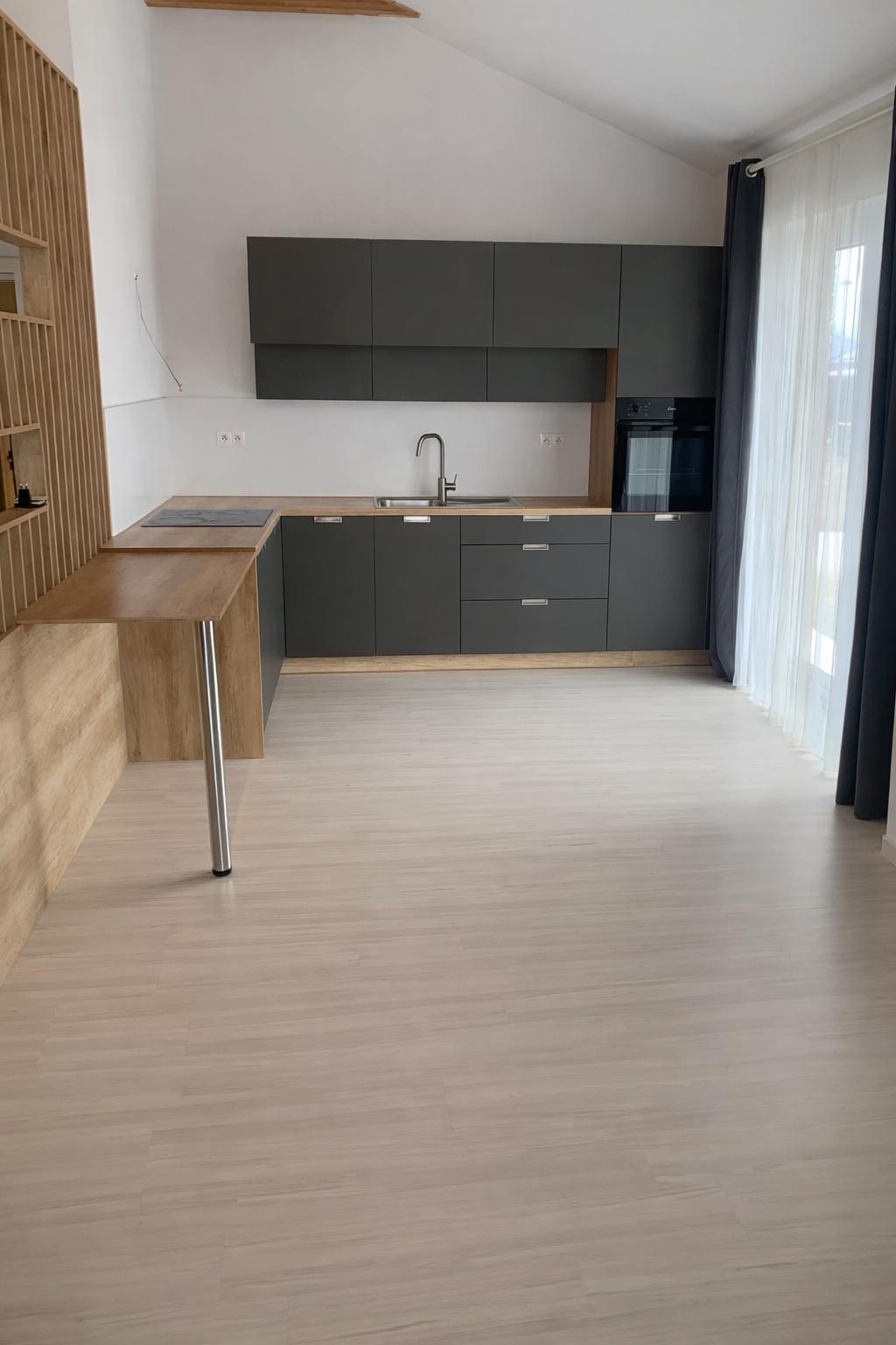 BE.LIVE COMPANY – PRENÁJOM – PRIESTRANNÝ APARTMÁN V NOVOSTAVBE BUNGALOVU – ZÁHRADA – PARKOVANIE – ZOHOR