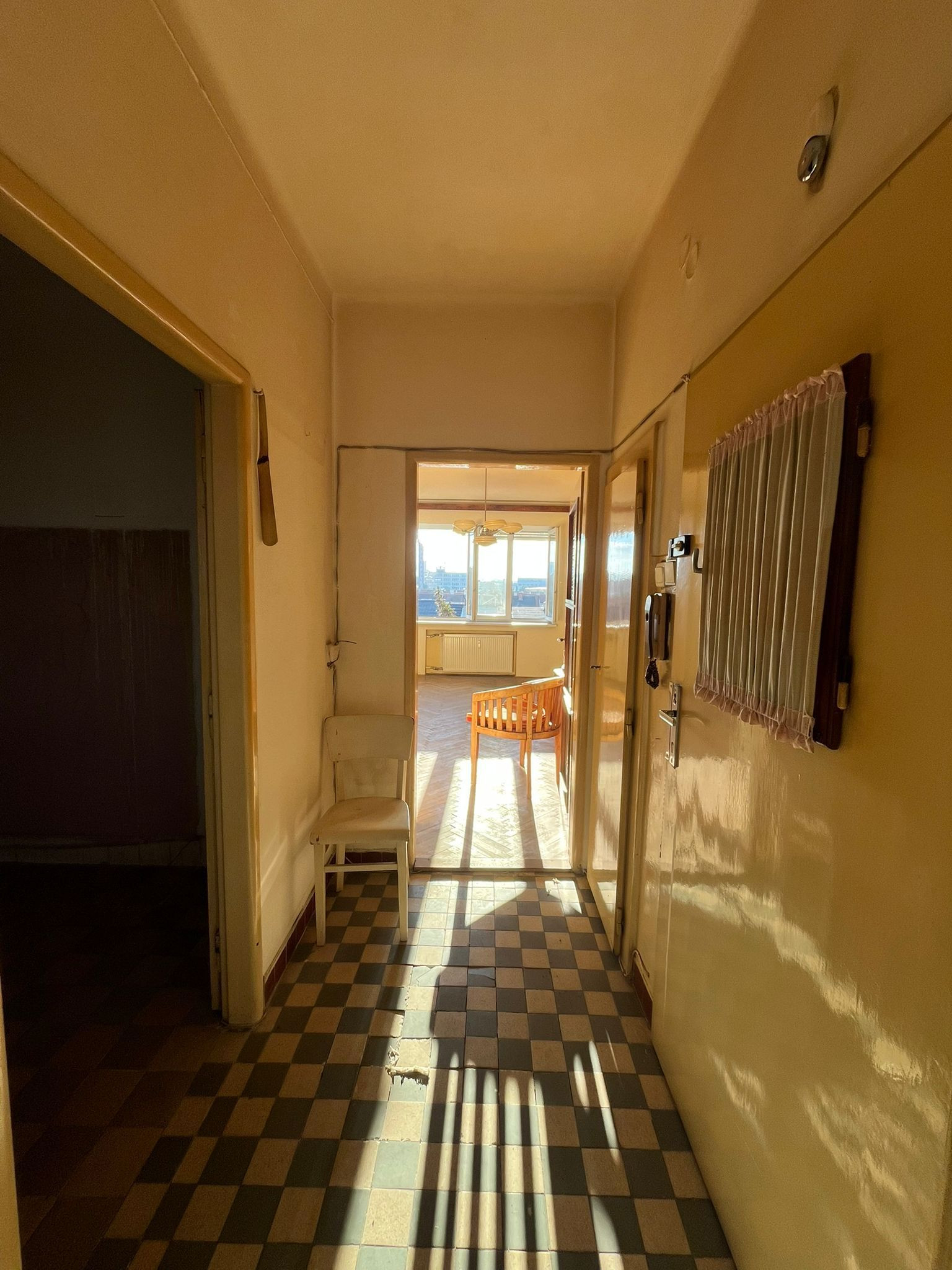 REZERVOVANÉ-BE.LIVE COMPANY- PREDAJ- NEUVERITEĽNÝ- 3- IZBOVÝ- BYT - PÔVODNÝ STAV- RIAZANSKÁ- NOVÉ MESTO