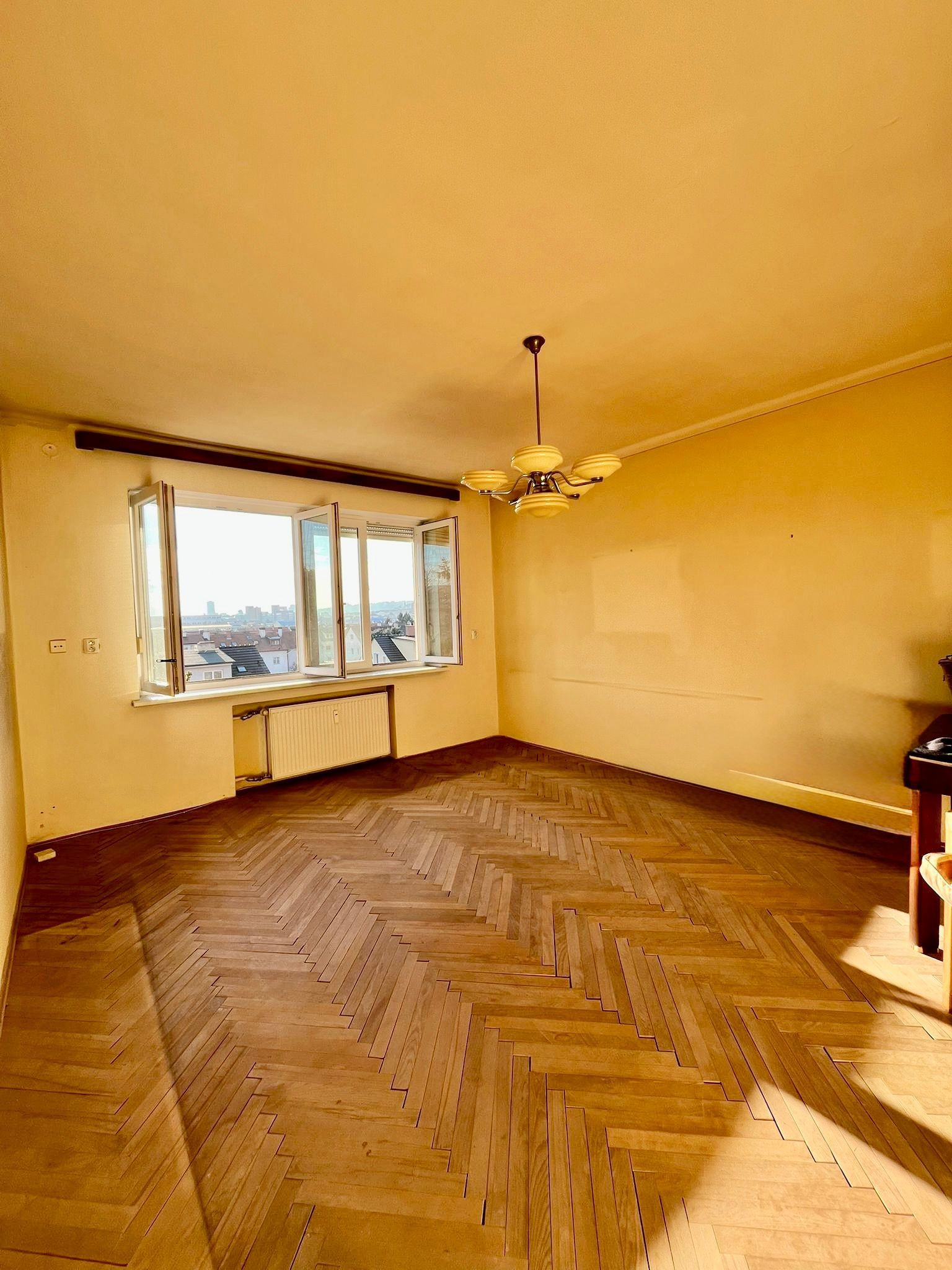 REZERVOVANÉ-BE.LIVE COMPANY- PREDAJ- NEUVERITEĽNÝ- 3- IZBOVÝ- BYT - PÔVODNÝ STAV- RIAZANSKÁ- NOVÉ MESTO