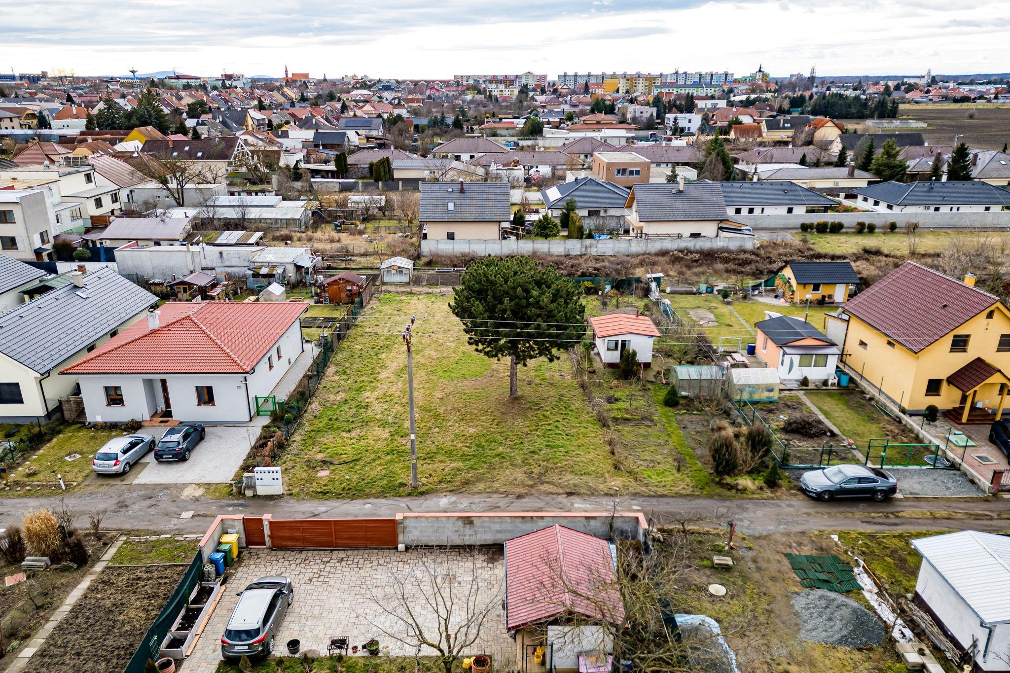 BE.LIVE COMPANY- PREDAJ- SLNEČNÝ- STAVEBNÝ POZEMOK - TICHÁ LOKALITA - BLÍZKO CENTRA - MALACKY