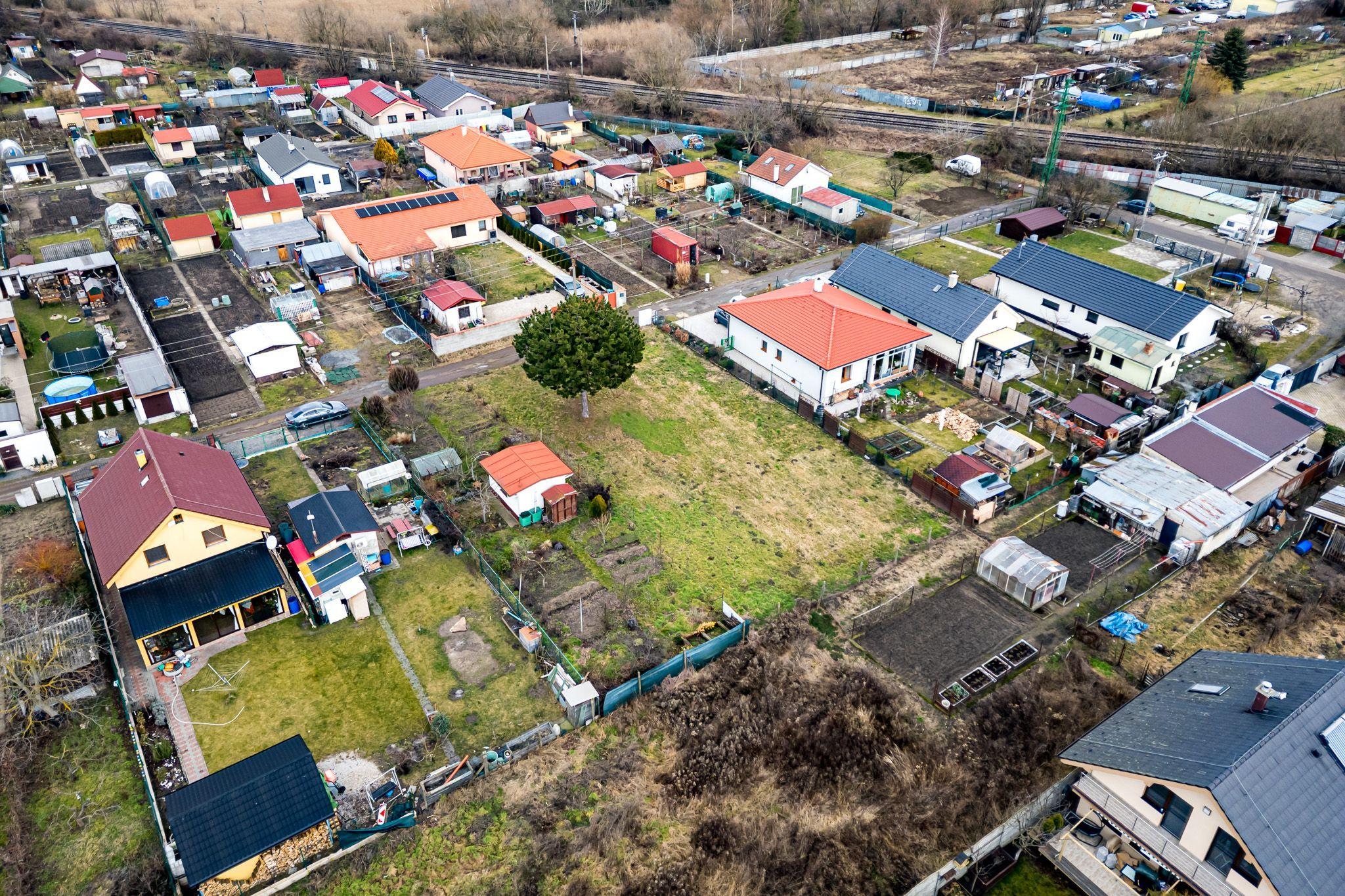 BE.LIVE COMPANY- PREDAJ- SLNEČNÝ- STAVEBNÝ POZEMOK - TICHÁ LOKALITA - BLÍZKO CENTRA - MALACKY